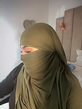 Webcam Model (rashaaa_) is live