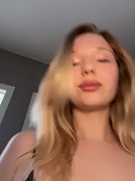 RollDollsi Live Webcam on Stripchat