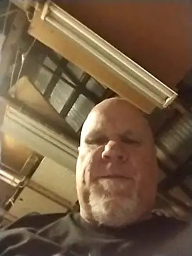 Reddog833 Live Webcam on Stripchat