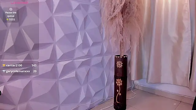 Miley_Cavendish webcam