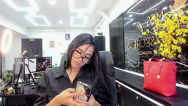 Miss_KhalifaDoll webcam