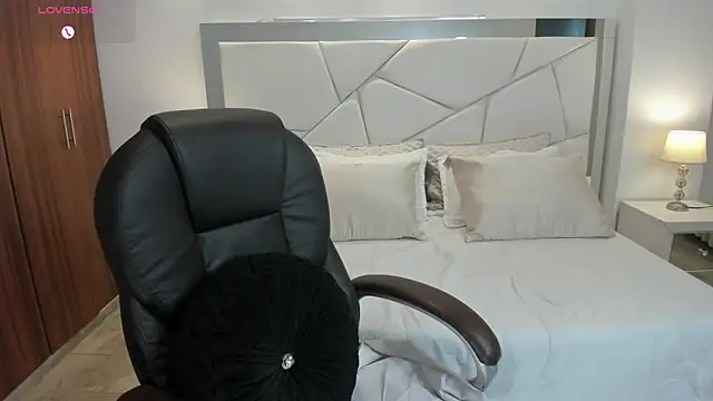 Natasha_Kiim_ webcam