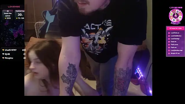 lovvluna (Ask my age) - no panties rest of show