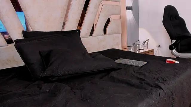 REINA_ADAHARA webcam