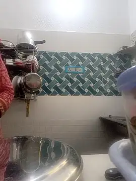 Webcam Model (Hot-Tinaa)  is live.Free join now!