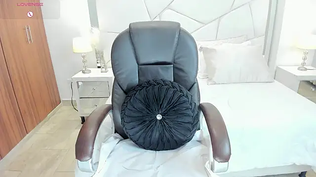 Natasha_Kiim_ webcam