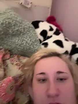 imawhorenslut19 webcam