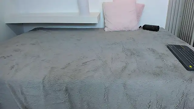 IsabellaMonet webcam