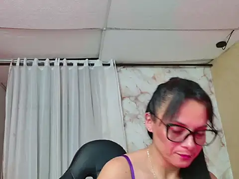 QueenSallyDesire webcam