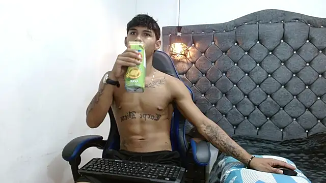 luka_big18 Live Webcam on Stripchat