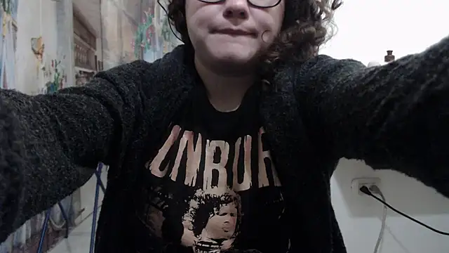 curly_greeneyed webcam