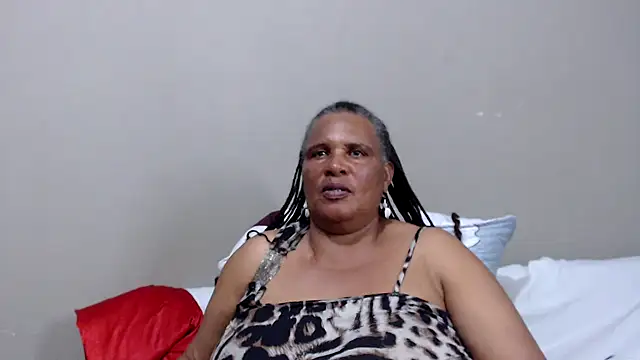 GrandBustyMelon webcam