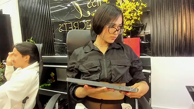 Miss_KhalifaDoll webcam