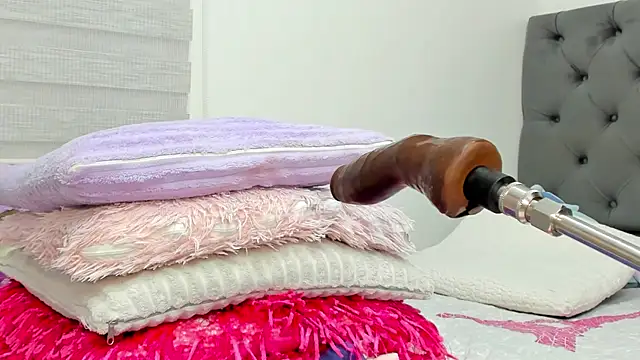 Elizabeth_18_ webcam