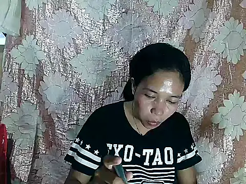 PinaySkinnyGirl webcam