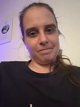 Webcam Model (Chantalee)  is live.Free join now!