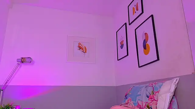 kinkylittlegirll webcam