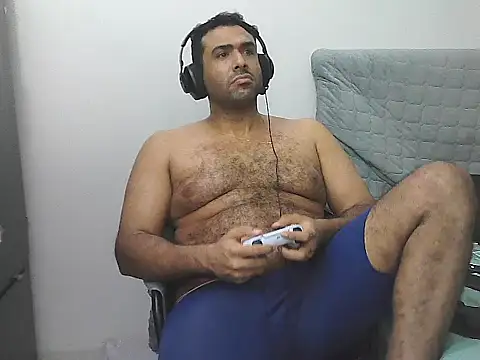 AlphaLatinoBear webcam