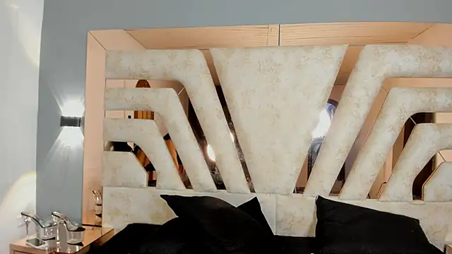 REINA_ADAHARA webcam