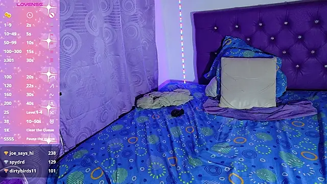 ebony_NeighborMoans webcam