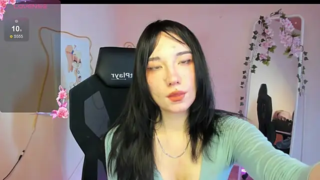 AliceeinWonderlanddd webcam