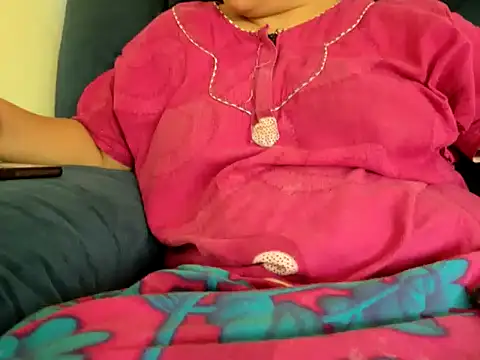 TamilDreamgirl08 webcam