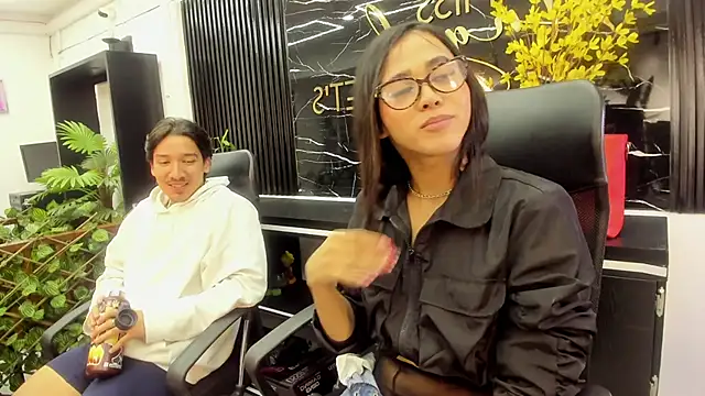 Miss_KhalifaDoll webcam