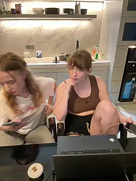 nura_n_sarah - Nura_n_Sarah's free webcam - UK Sex Cams