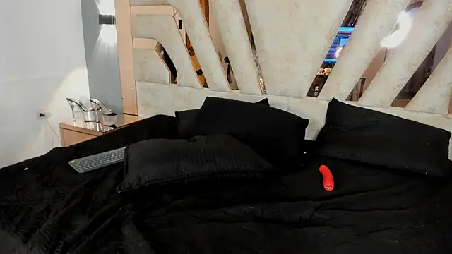 REINA_ADAHARA webcam