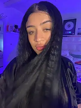 Webcam Model (lucianaroy)  is live.Free join now!