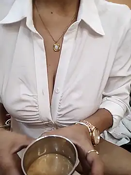 Webcam Model (Rising_Queen)  is live.Free join now!