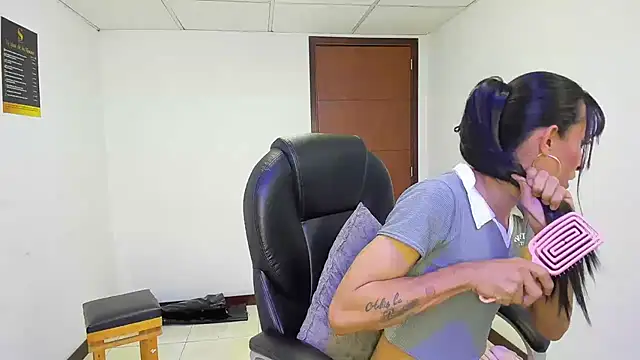 Aisha_hotts777 webcam