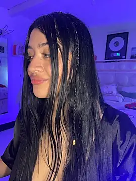 Webcam Model (lucianaroy)  is live.Free join now!