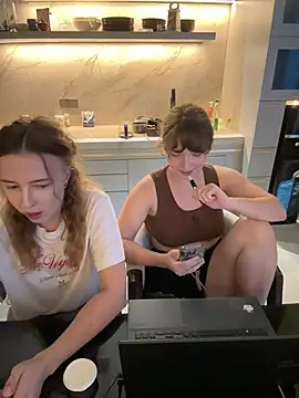Nura_n_Sarah webcam