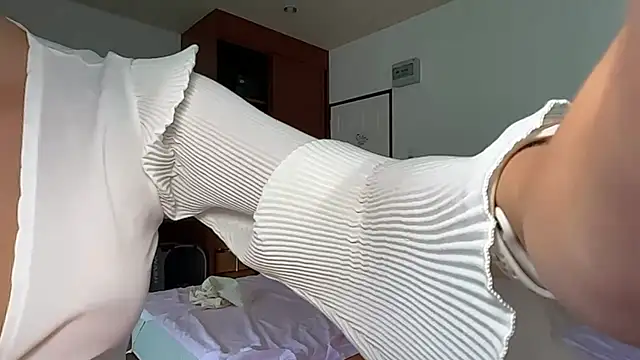 kamila_18_french webcam