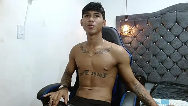 luka_big18 Live Webcam on Stripchat