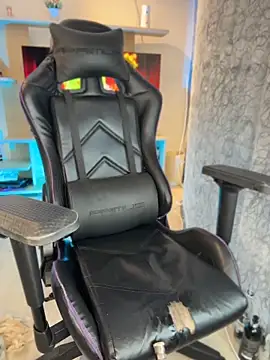 saracaball_'s Stripchat show and profile