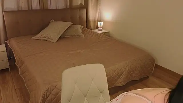 DeloresSaberi webcam