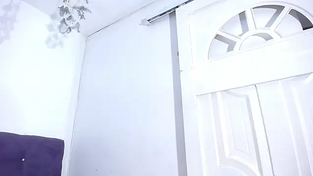 Squirter_pussybomb live sex cam