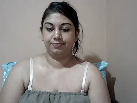 bellachow10 - Bellachow10's free webcam - UK Sex Cams