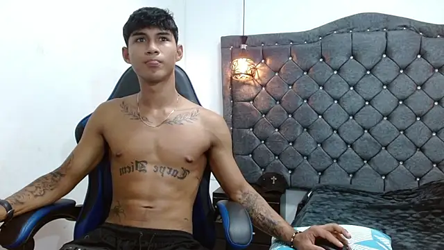 luka_big18 Live Webcam on Stripchat