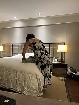 zeravina (Ask my age) - squirt hot show