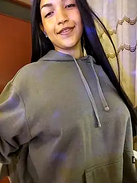 FallsForHerSmile webcam