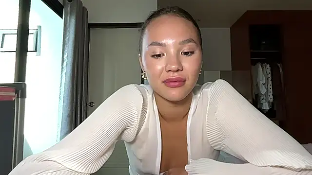 kamila_18_french webcam