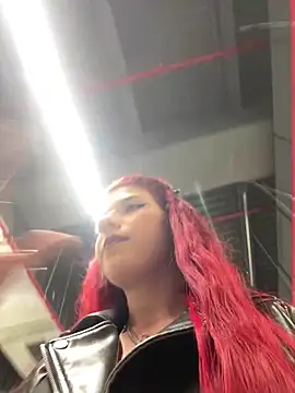 Webcam Model (RiriRoseey)  is live.Free join now!