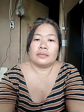 Lovelywoman43 webcam