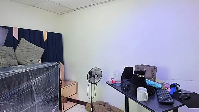 Aisha_hotts777 webcam