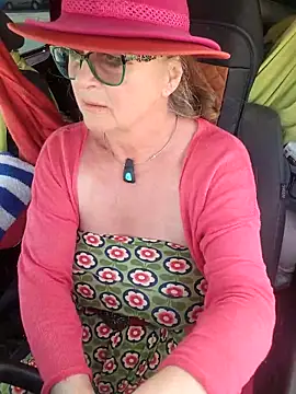 Webcam Model (Hot-Muci)  is live.Free join now!