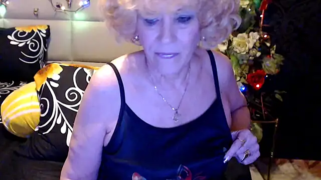 HappyWomanOn webcam
