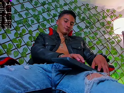 dominus_alpha (M twink) - full NAKED + masturbation hot